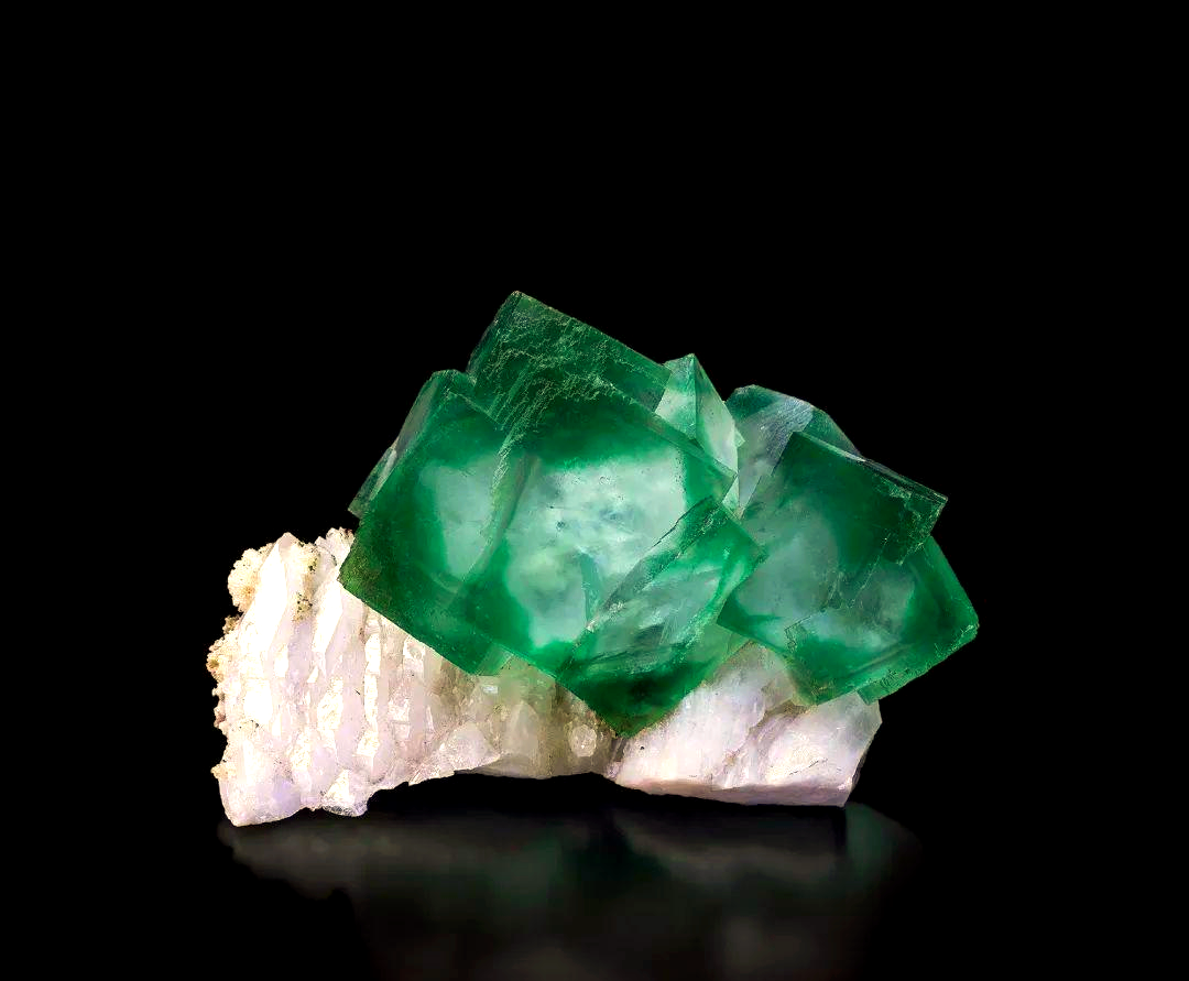 探秘多样晶莹的矿物晶体