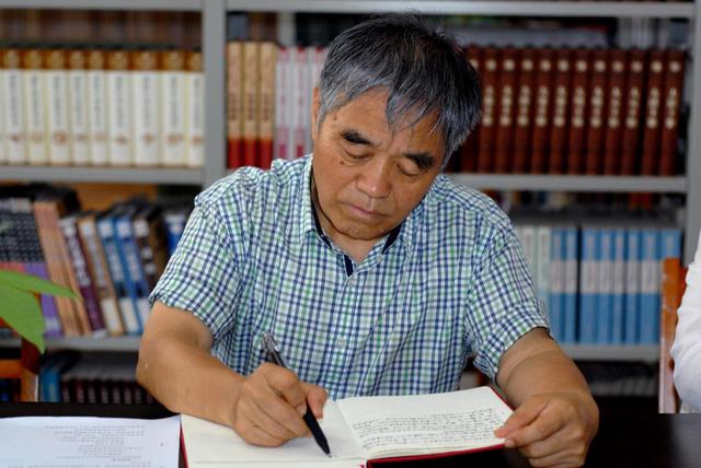 46载 用心用情点亮群众文化生活——记西安市高陵区文化馆馆长甄陵