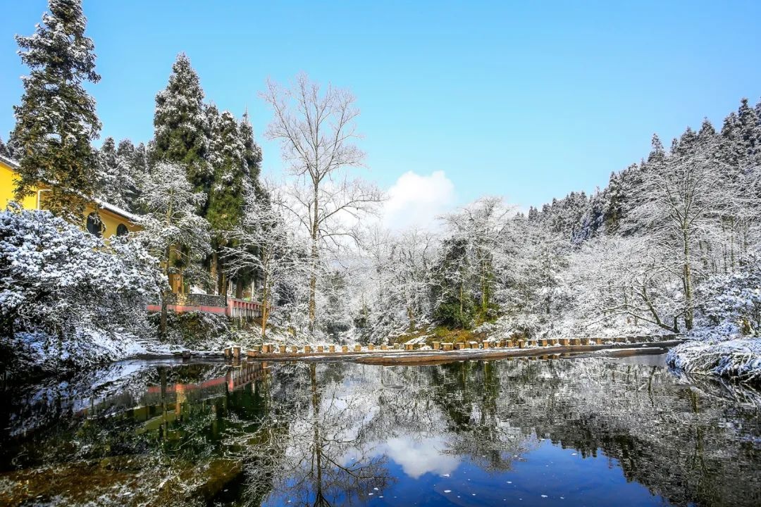 雪过天晴,邛崃天台山美景迷人