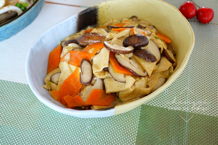四【香菇炒豆腐皮】