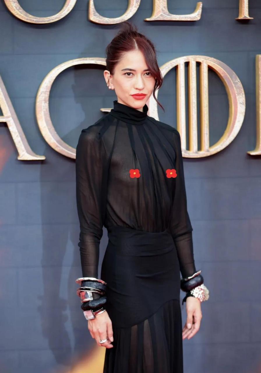 娱乐圈明星有趣瞬间# 女星,水野索诺娅(sonoya mizuno)身穿黑色透视