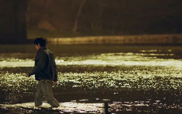 漫长的夏季,想不想冬泳?班宇小说集《冬泳》再版,封面很赞