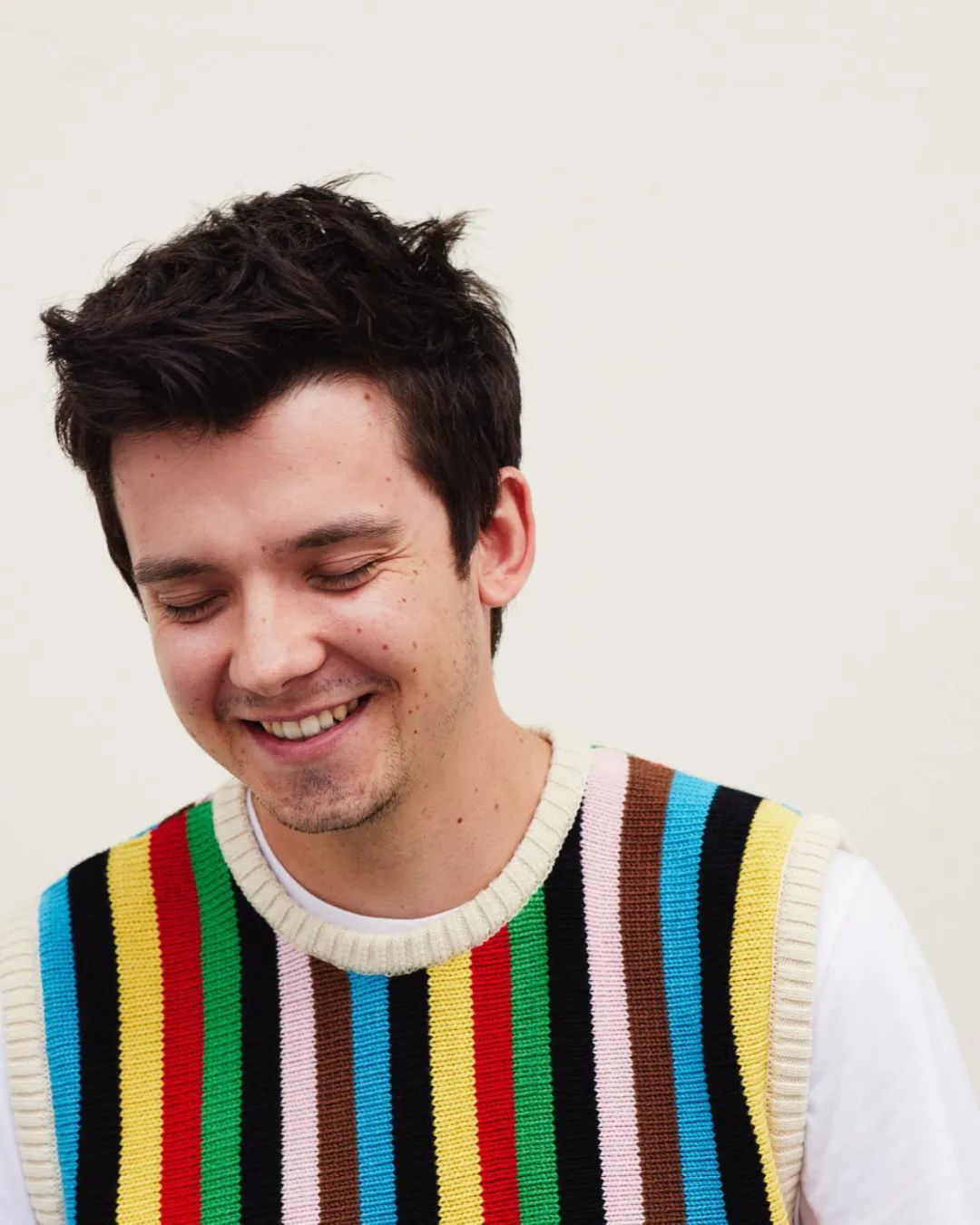 《性爱自修室》asa butterfield杂志写真,有他的"颜粉"吗?