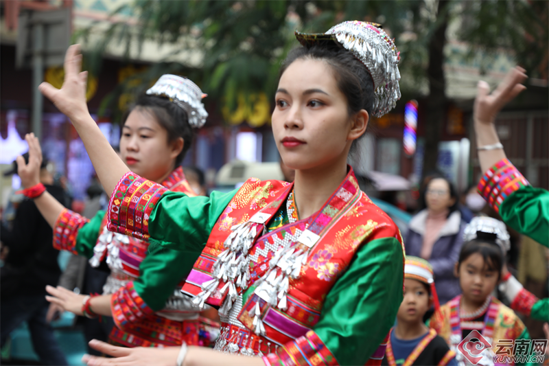 「新春走基层」新平:满城尽是花腰傣 戛洒花街等你来