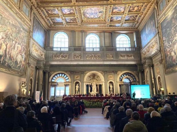 中国青年女画家吴霜获第39届佛罗伦萨文学与艺术奖·绘画奖