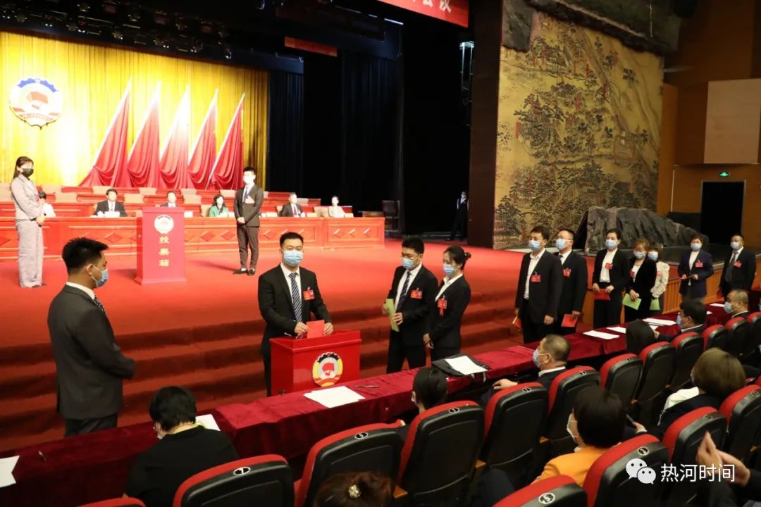 「聚焦两会」政协承德市双桥区第十届委员会第一次会议胜利闭幕