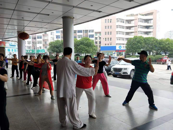石峰区武术健身协会会长朱国斌积极推广全民健身