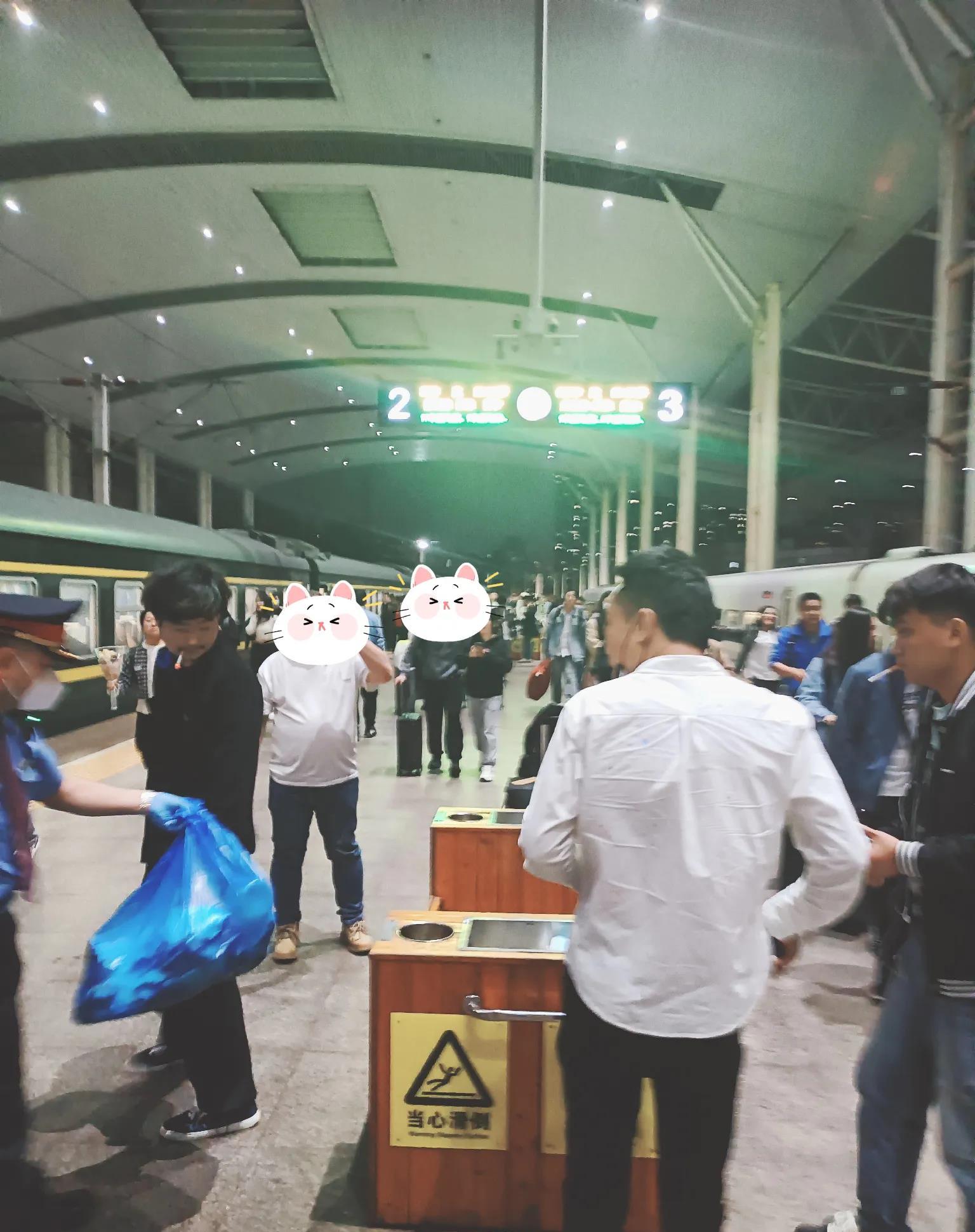 从深圳东没有买到z230火车的硬座及卧铺票,只好买了站票 本想买