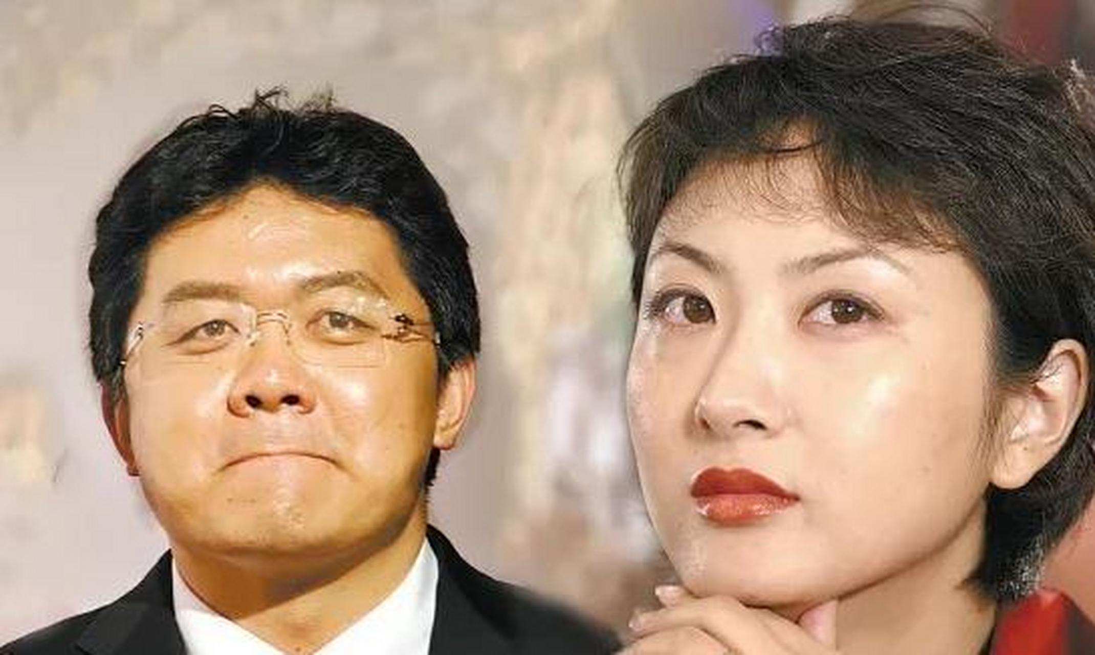 2007年,央视主持人张斌,正在直播奥运新闻发布会时,他的妻子突然冲