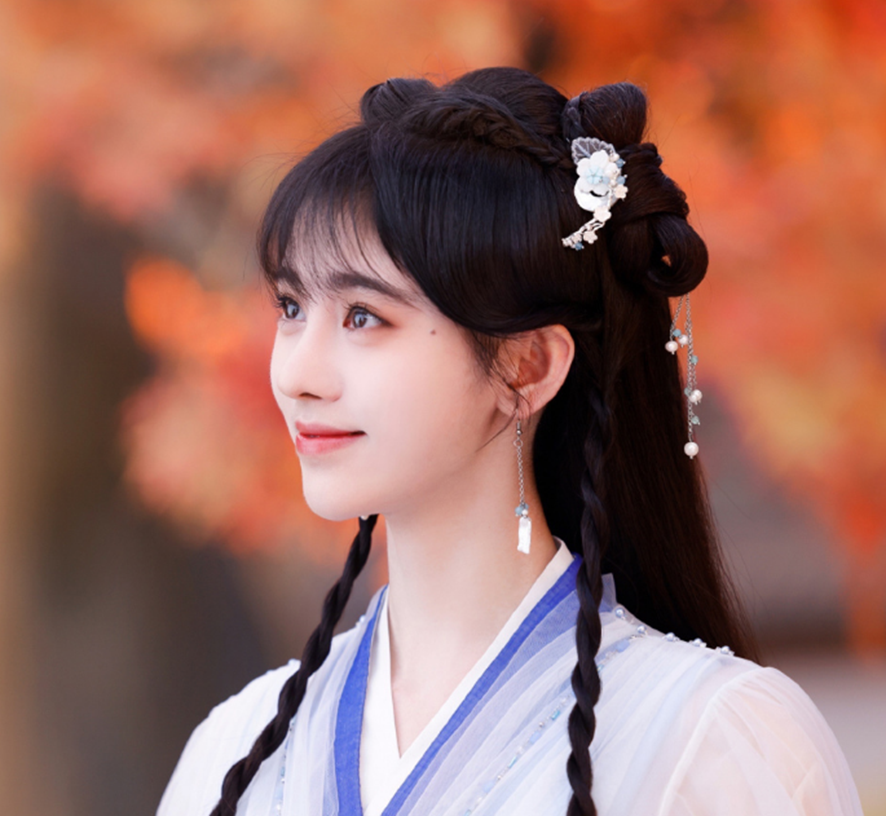 鞠婧祎再演古风美女,携手《花戎》演绎仙侠,网友直呼:太惊艳了