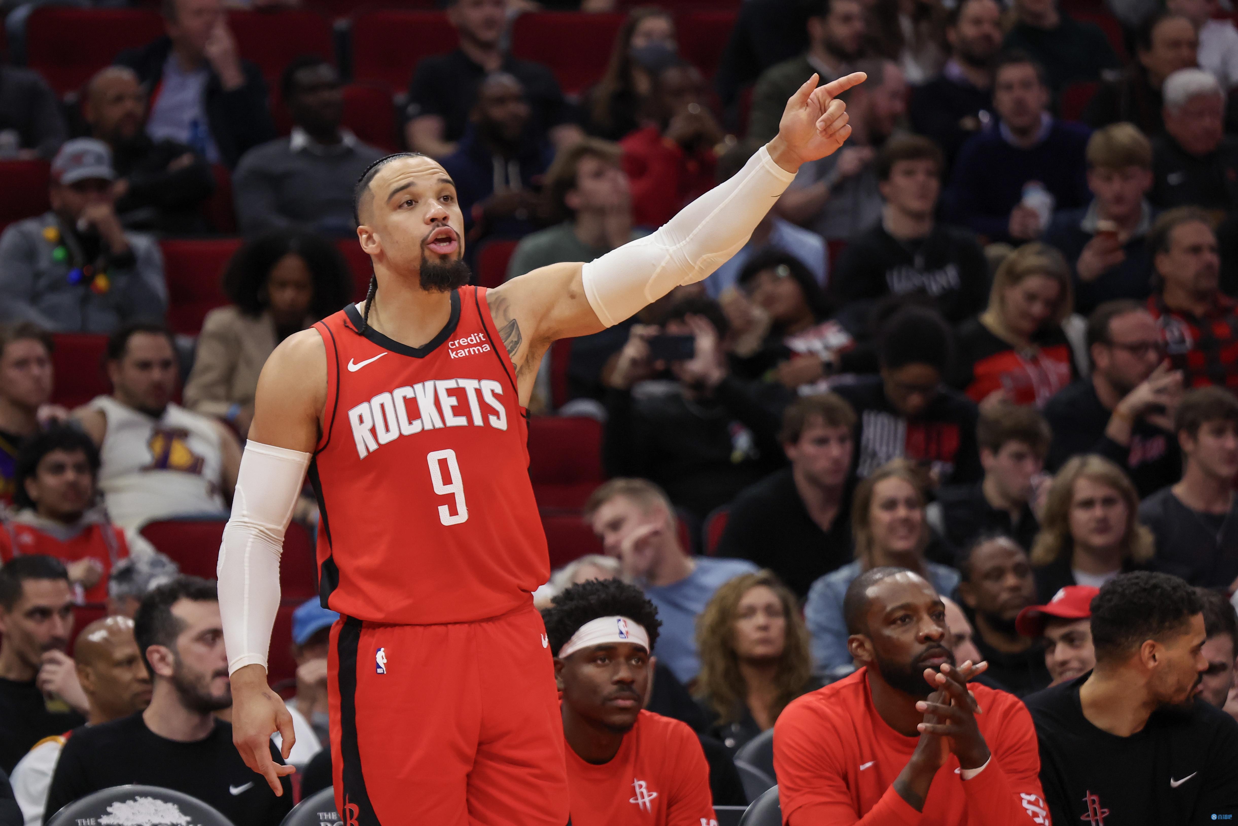 攻击模式!狄龙打满首节 6投5中&三分2中1轰下11分2抢断!