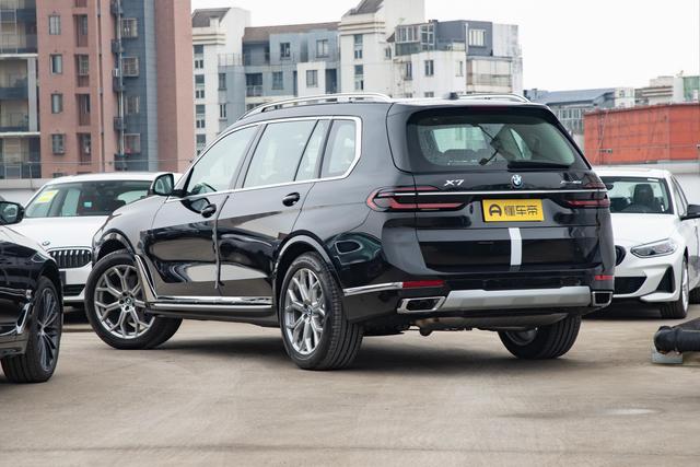 2023款宝马x7 xdrive40i领先型售价103.9万元,实拍解读全系最低配