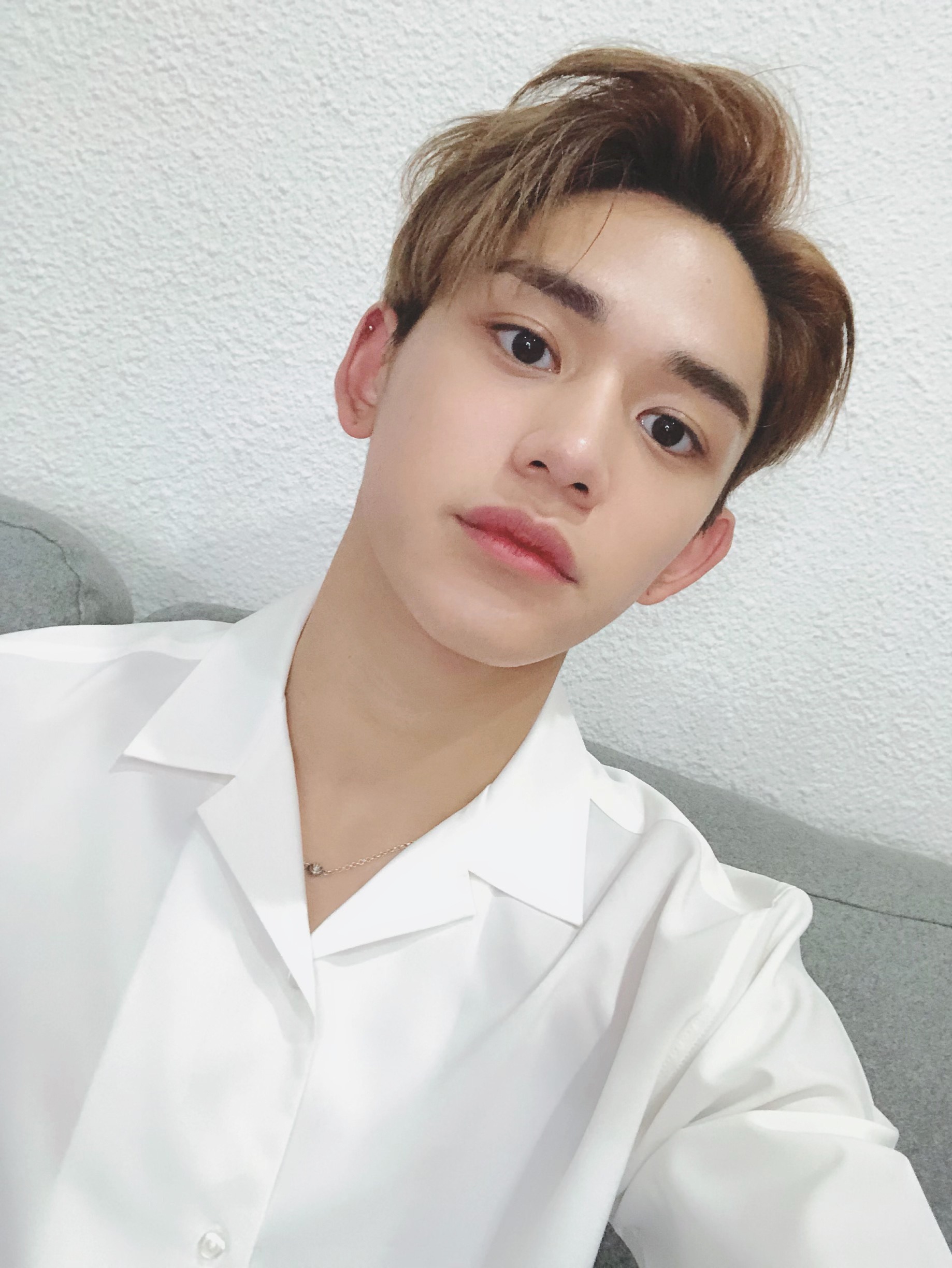 黄旭熙粉丝搞卡车示威闹笑话,爱豆自己都承认了,粉丝却还在洗白