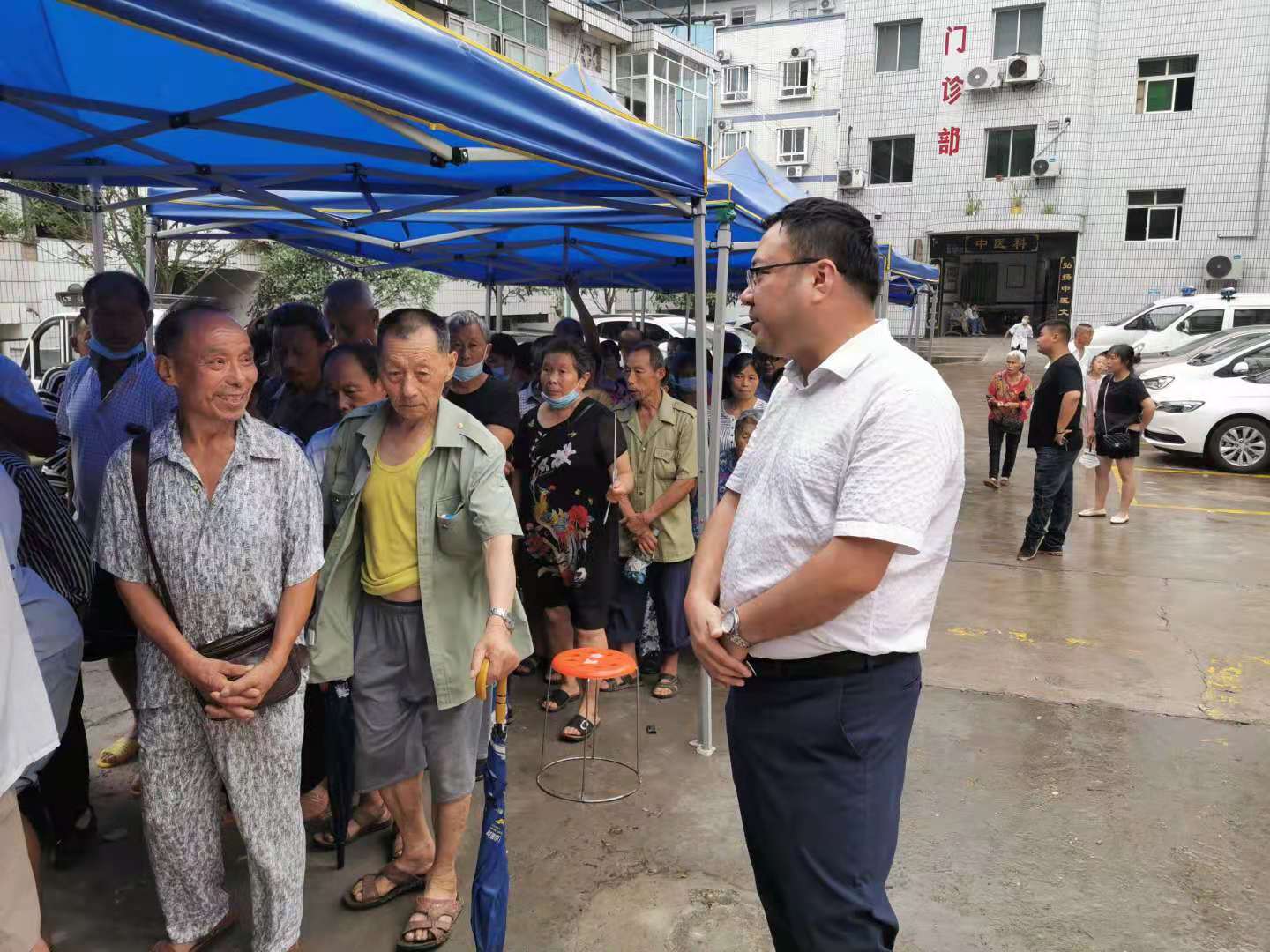 李仲翔:筑牢"防疫墙 履职尽责勇担当