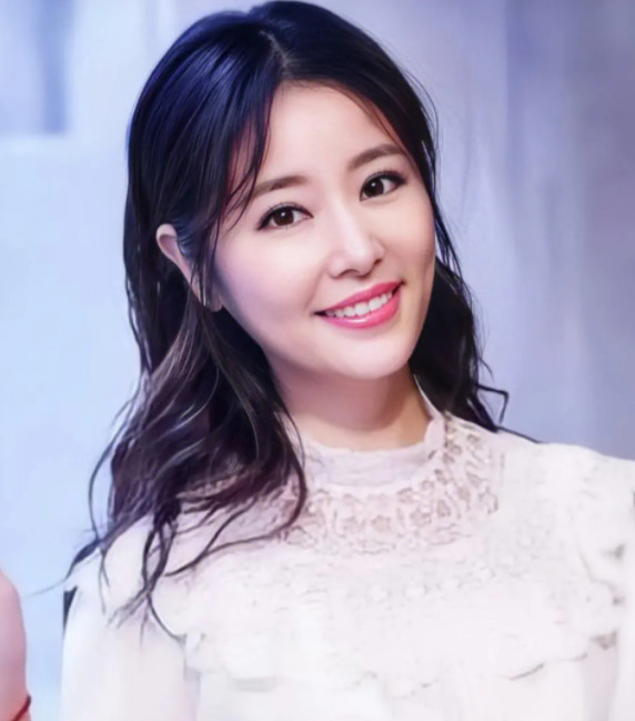 林心如近状曝光,穿露脐装大胆展示身材,夫妻俩或将来内地发展