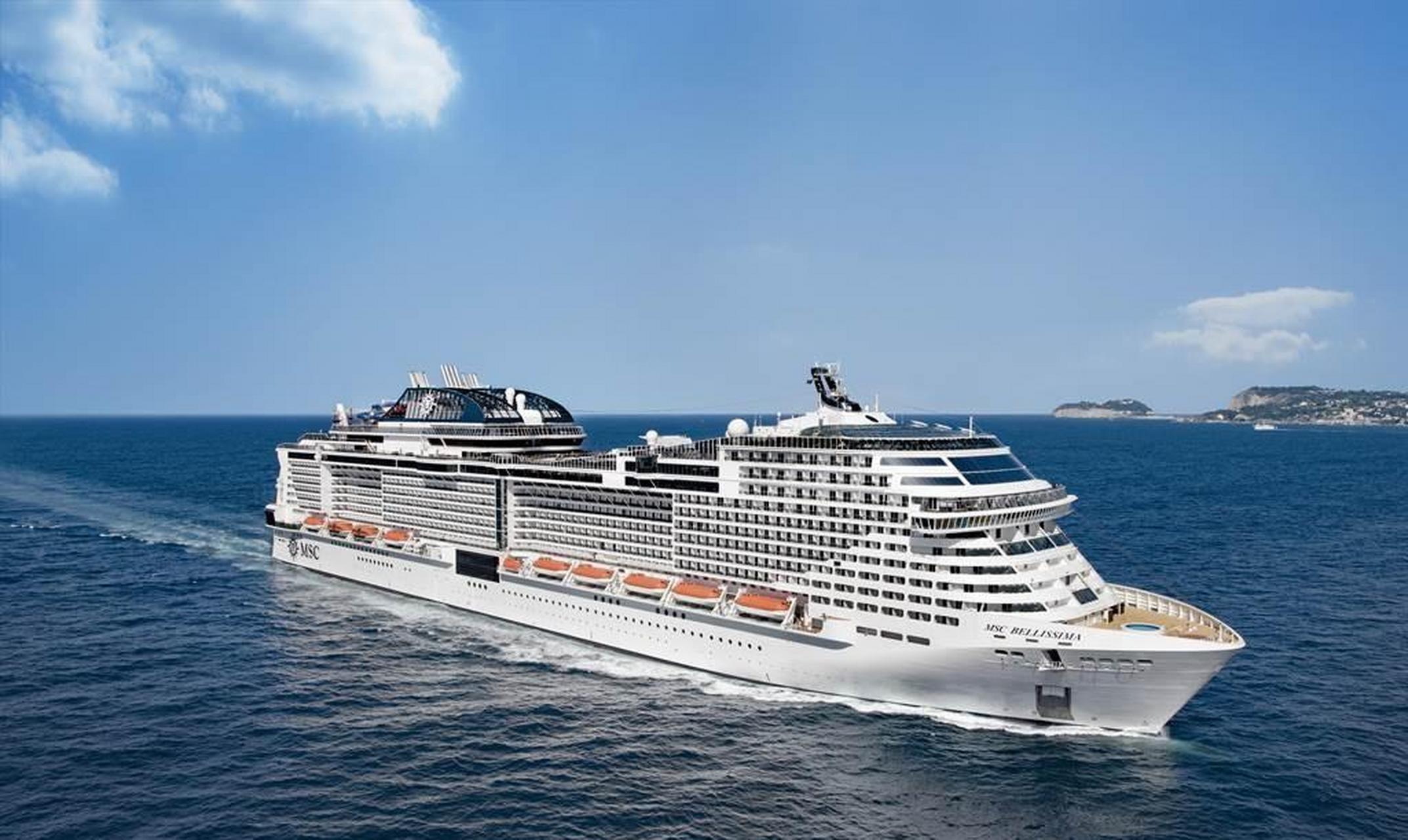 据台湾中时新闻网5月4日报道:台湾基隆港4日上午迎来一艘重达17万吨的