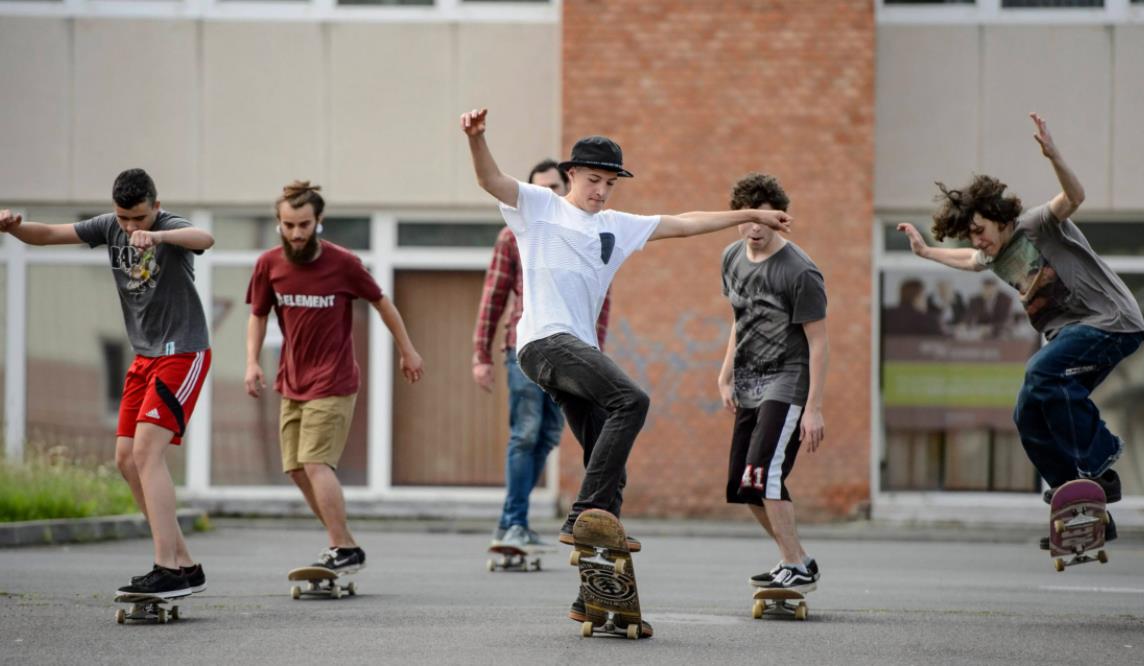 滑板如何刹车?什么样的刹车方式比较好?