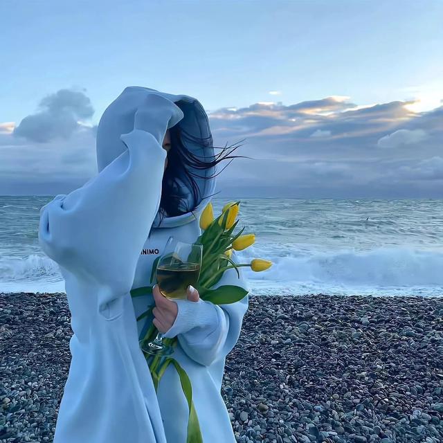 简短干净签名句子|内心丰盈,喜欢独行,心有山海,静而不争