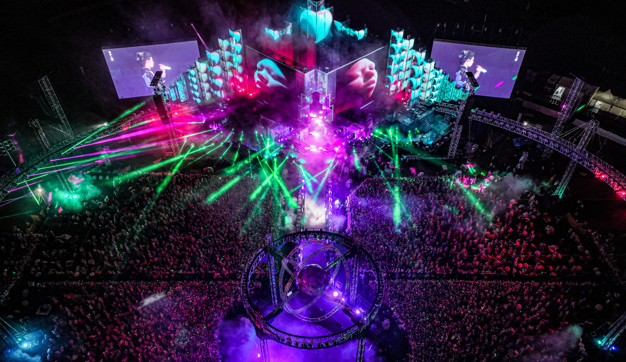 华晨宇火星演唱会开创式舞美,官媒连连称赞"彰显文化自信"