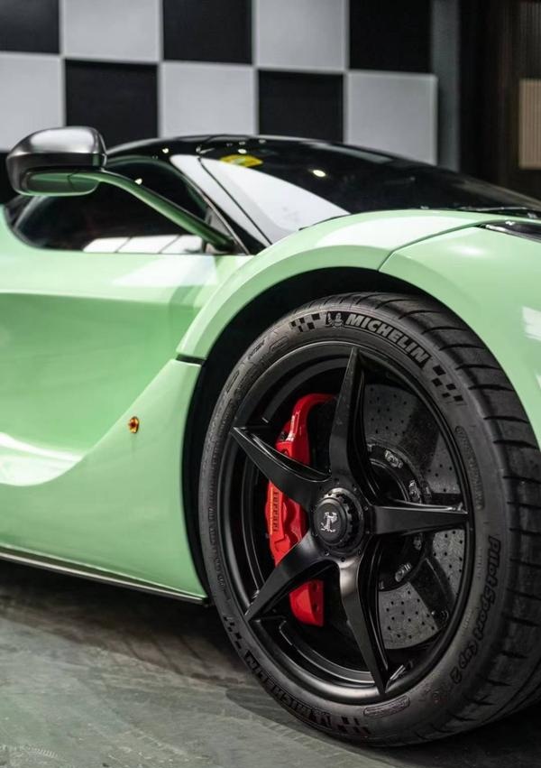 法拉利拉法改色贴膜:sc改色膜灰蒙绿