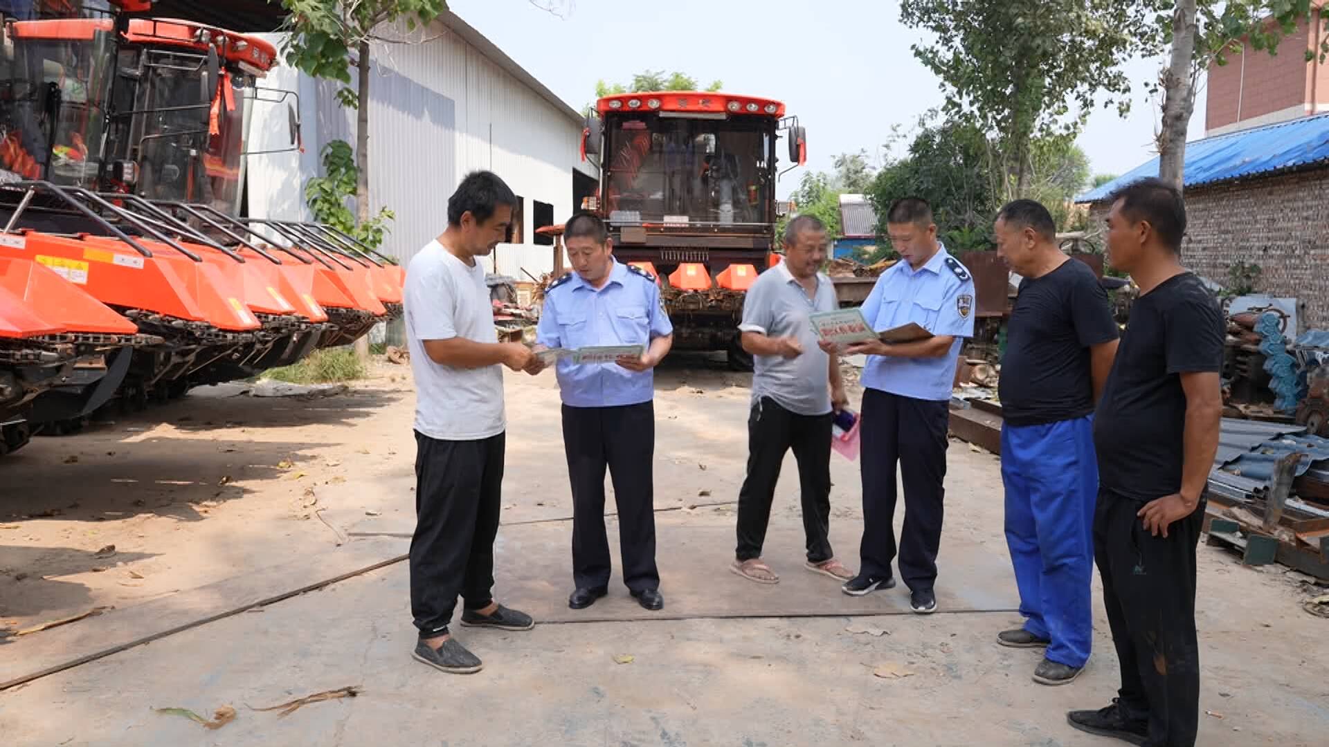 菏泽定陶:保姆式上门服务 现场培训 为三秋生产保驾护航