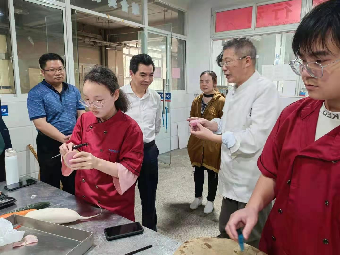 苏爱根赴江海职业技术学院作世界美食之都专题讲座