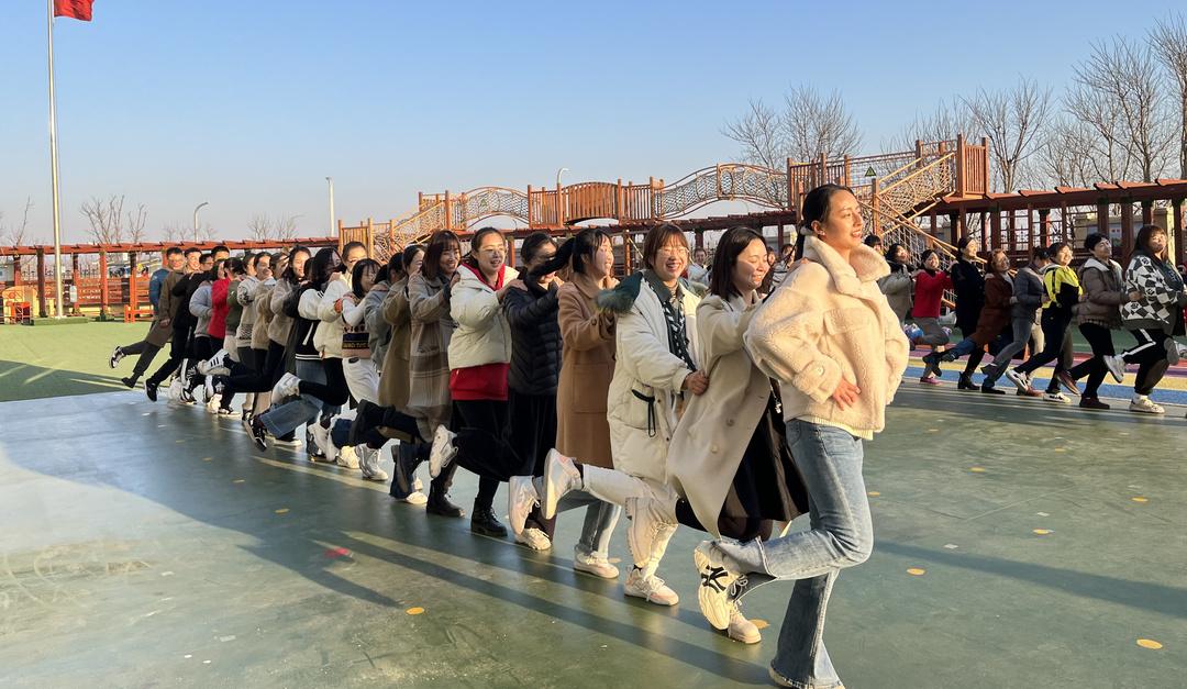 看!潍坊各中小学校(幼儿园)这样致敬我们的校园闪光女神