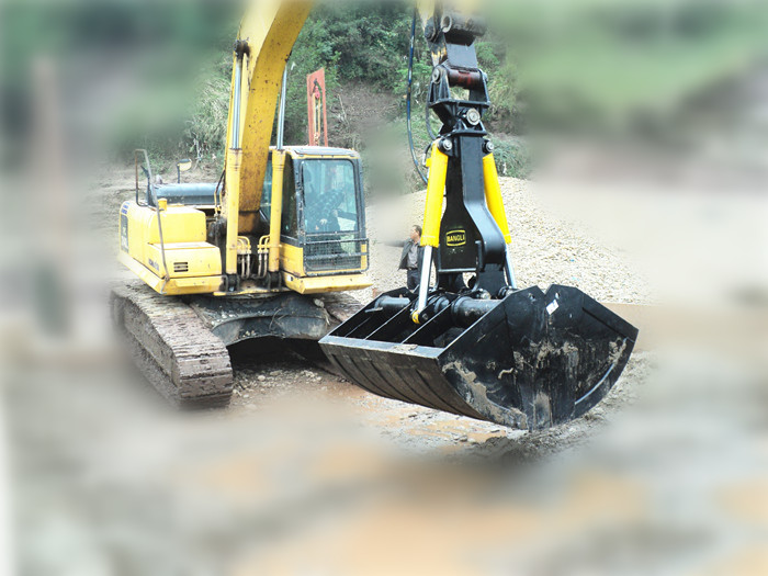 一种可以卸料的液压抓斗挖掘机