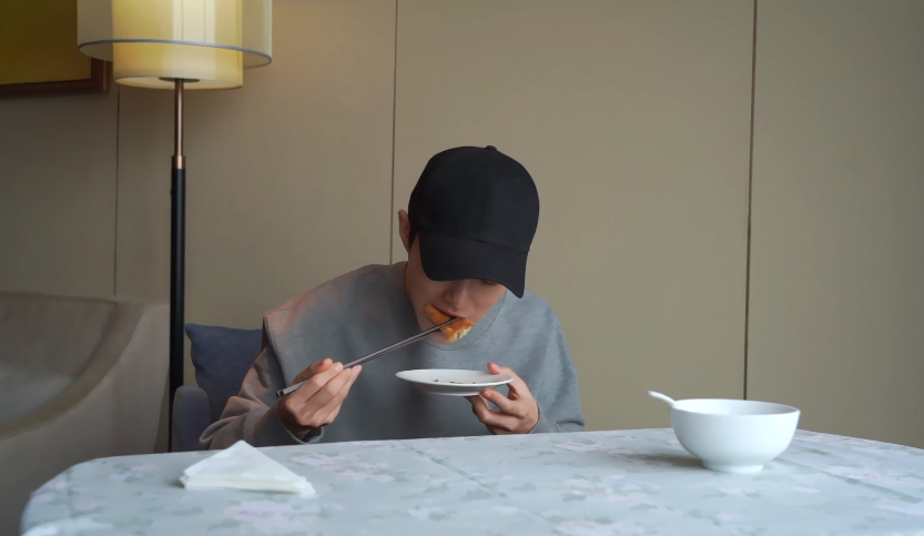 肖战聚餐再被拍,原来谣言产生这么简单,网友:建议摆流水席