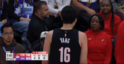 杨瀚森季前赛表现_杨瀚森快攻没接住吃帽 更多还是对抗和力量不足的问题 还需提升_杨瀚森防守问题分析