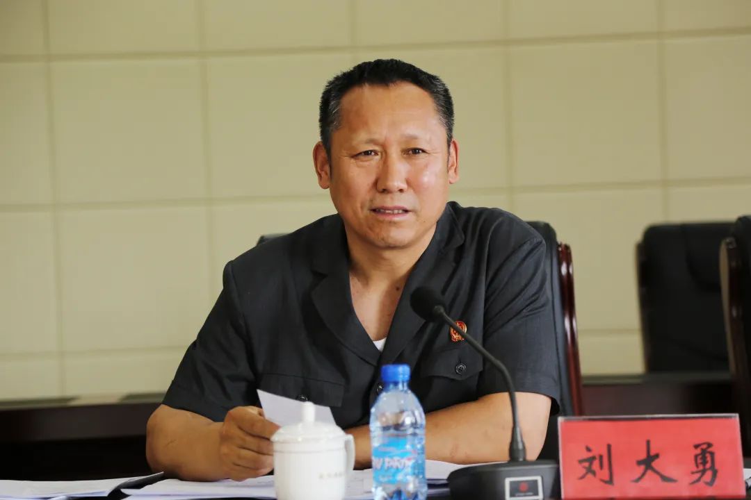 旗法院党组书记,院长刘大勇为全院干警讲廉政党课