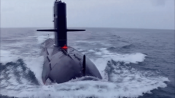 罕见公开！我军新型潜艇南海演训画面-有驾