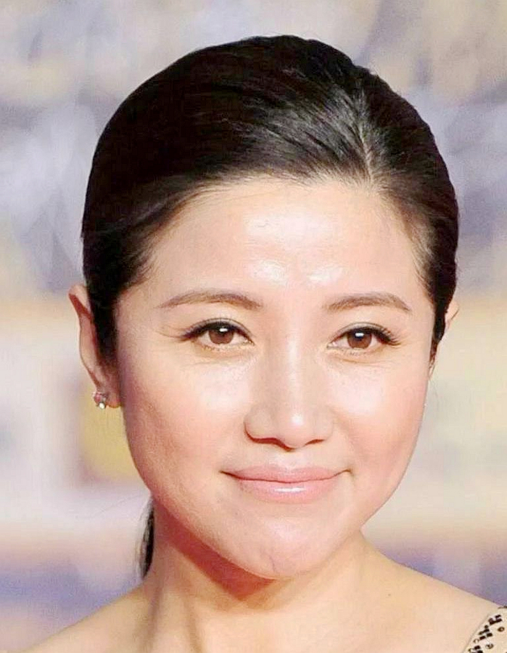 周冬雨成为首位百亿票的90后女演员高票房不代表高演技,演技好的女