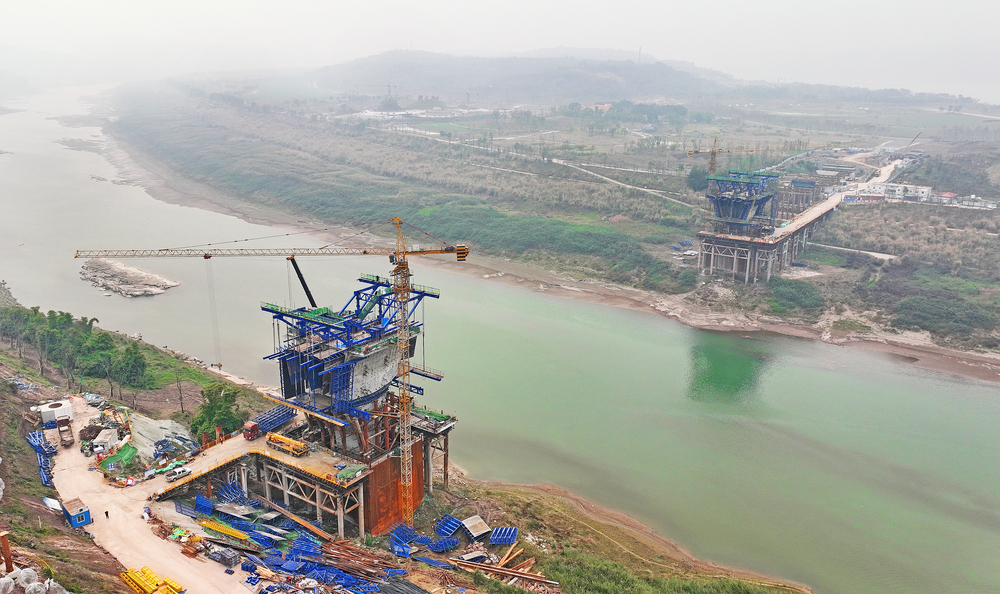 图集|广阳湾大桥进行主桥墩挂篮拼装作业