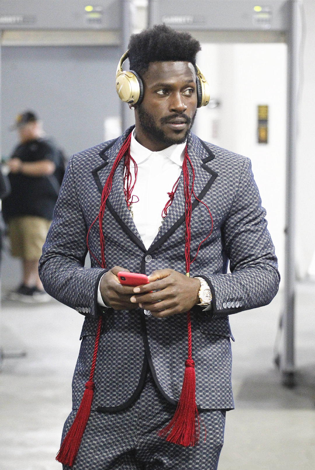 美国橄榄球星晒与女模特"私密照",扬言:不给5000美元就曝光!