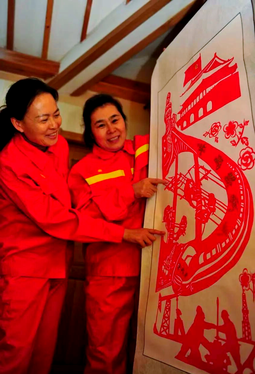 大庆女工的剪纸艺术:从油田到二十大的灵感之旅