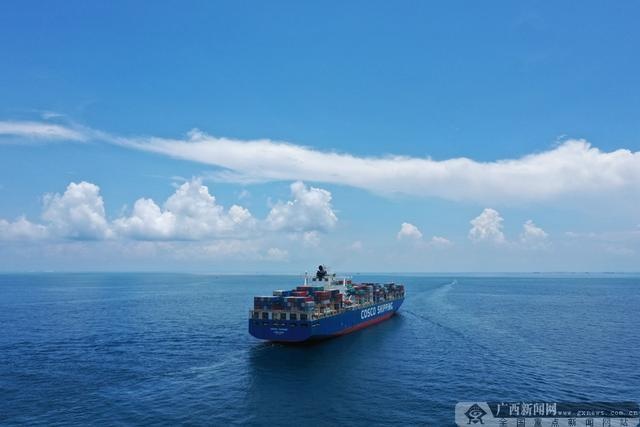 钦州港10万吨级航道通航.郭子昕 摄