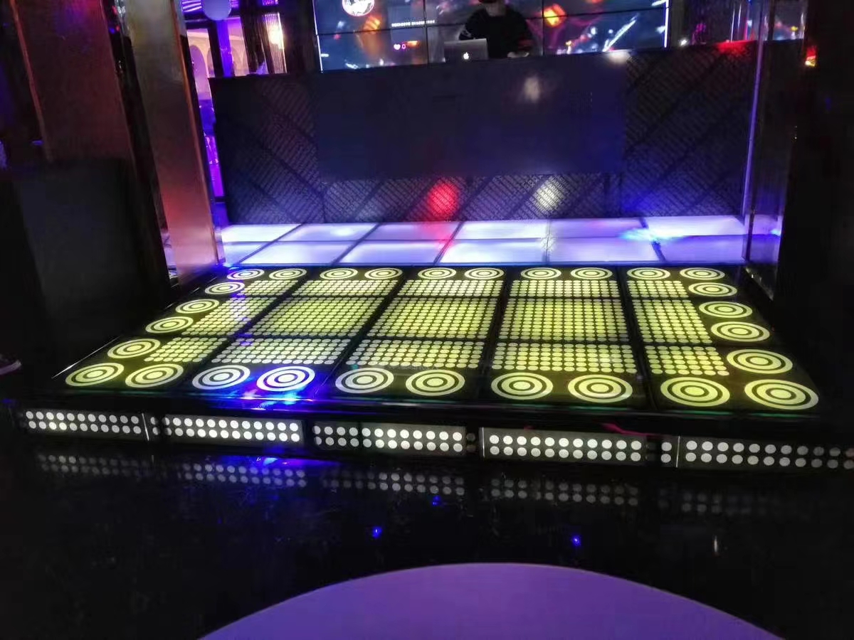 浅谈地颤舞台弹簧舞台中的花纹板款式的安装步骤