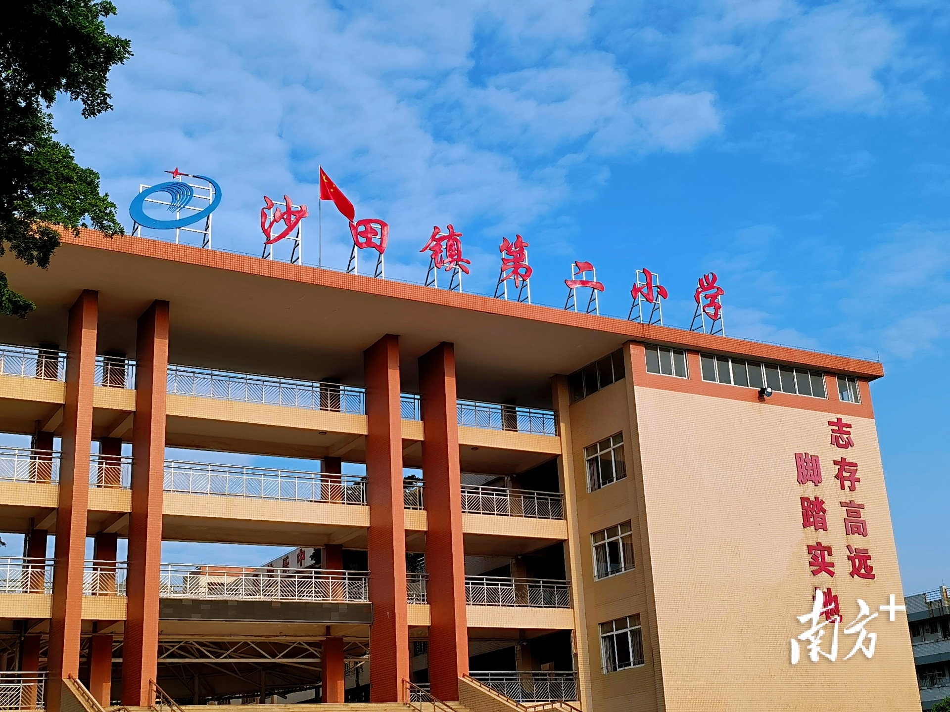 沙田镇第二小学:各类书籍遍布校园各处,全力推进家,校,社共读