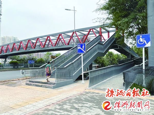 我市首座钢桁架人行天桥开放通行