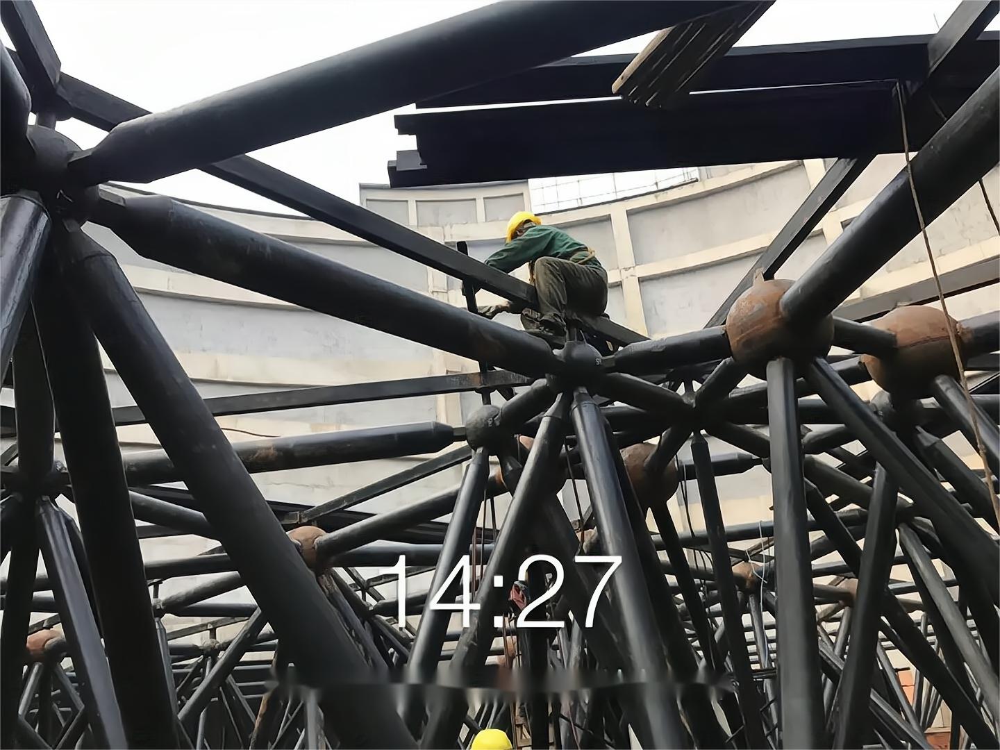 螺栓球网架安装方法:条形单元组合体的划分