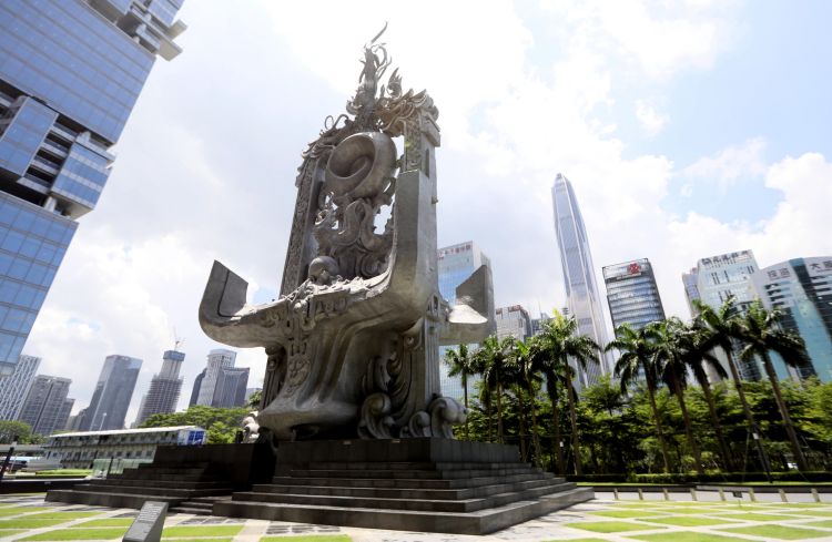 《龙盈乾坤》主雕塑部分.读创/深圳商报记者 钟华登 实习生 何晓玲 摄