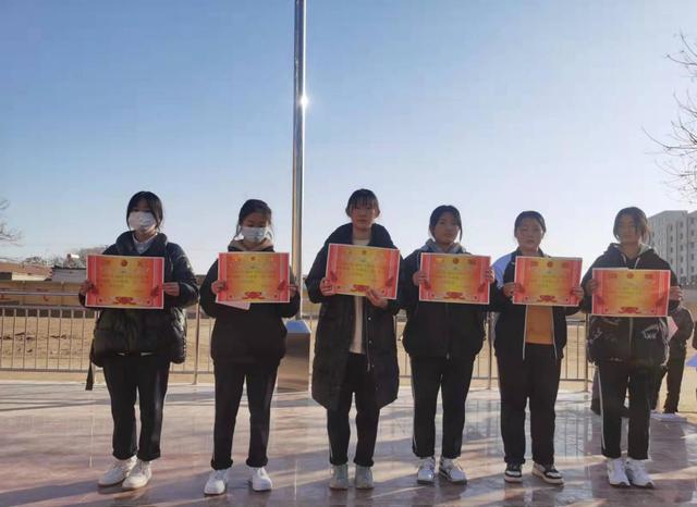 河间市米各庄镇第一初级中学:举办迎元旦长跑比赛