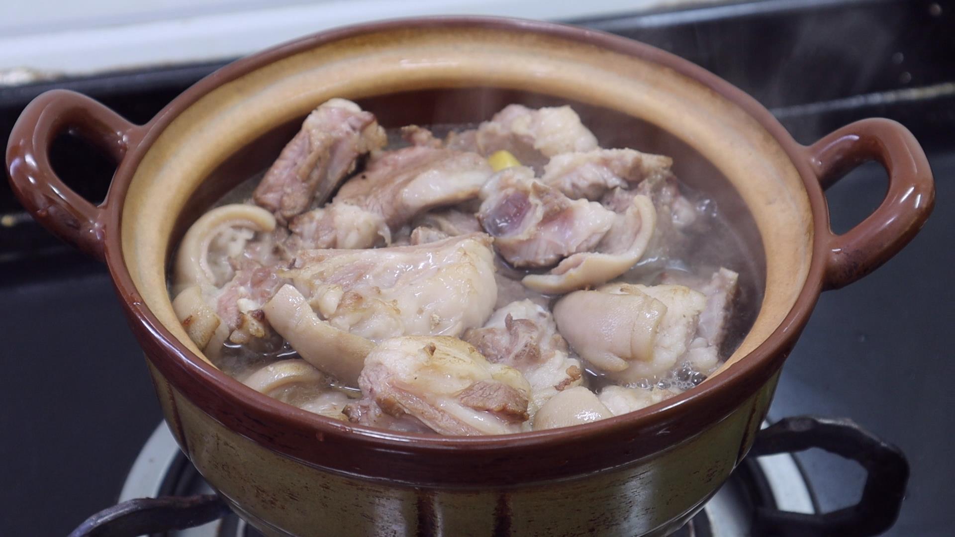 羊肉煲,还是客家人这一个做法正宗好吃,喷香没膻味,越吃越爱吃