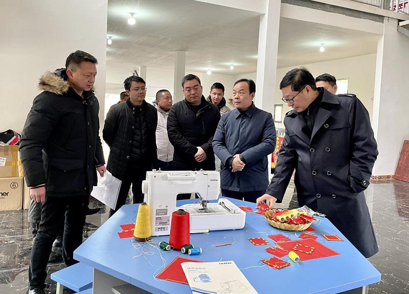 陈朝先深入雷波县调研指导定点帮扶工作