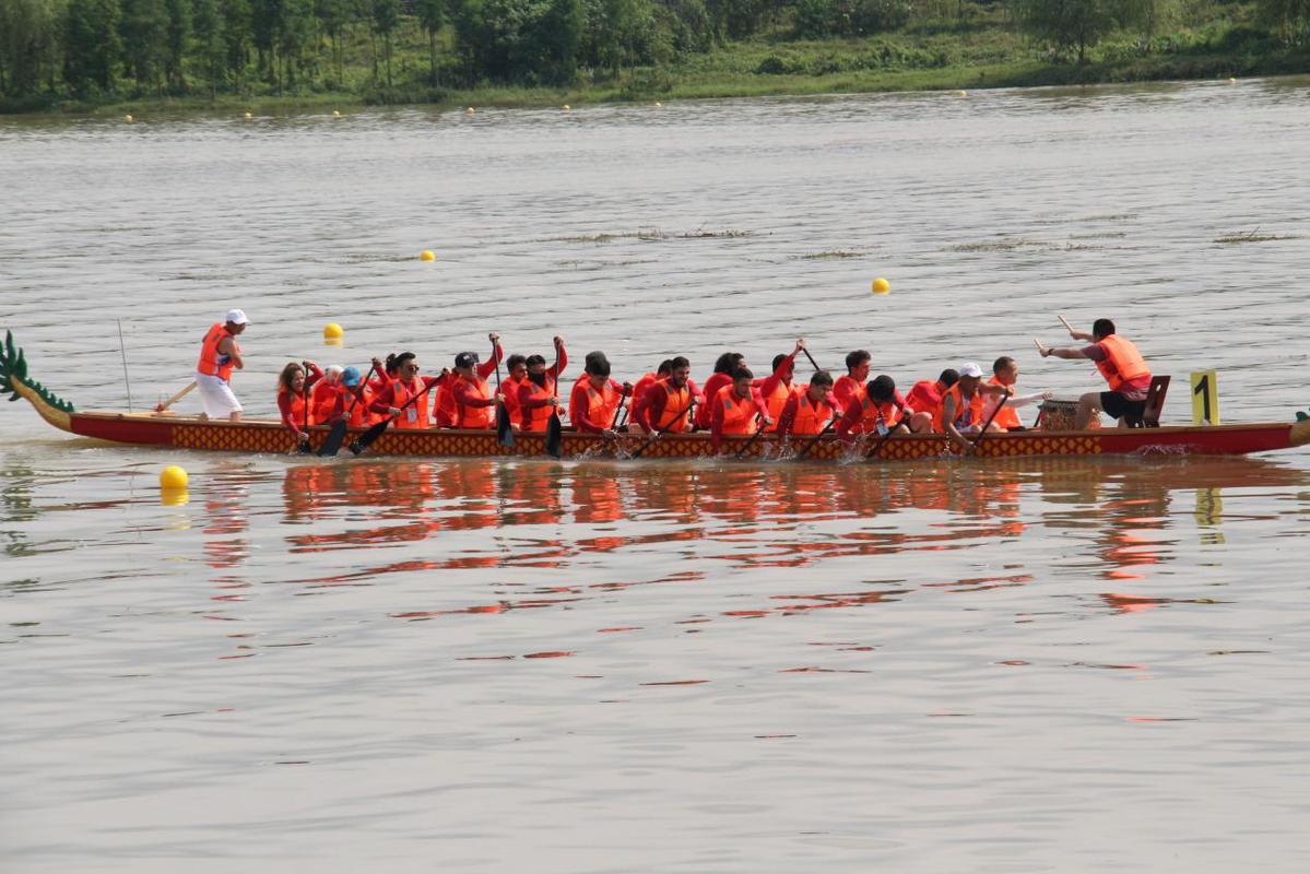 龙舟故里赛龙舟 汨罗江国际龙舟邀请赛精彩上演