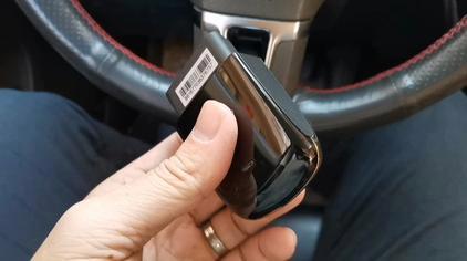 如何检查车内被装定位器和监听器?