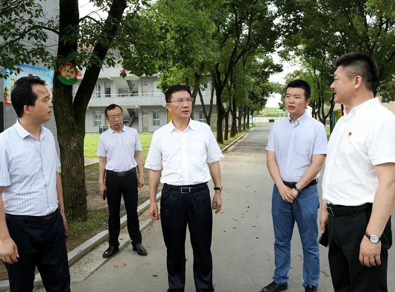 鼎城:朱金平到斗姆湖街道调研九年一贯制学校建设工作