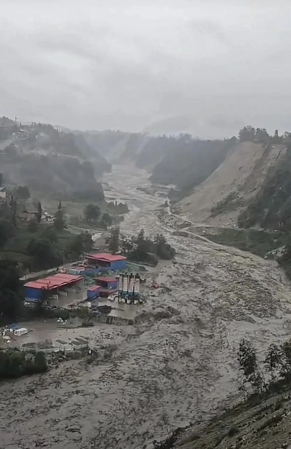 突发泥石流!一地暴雨紧急转移8.5万人