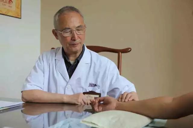 名老中医这样看病,什么疑难杂症都得"服"!